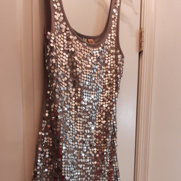 EYESHADOW Sz M grey sequin Tank Tunic top, EUC! Easy care Machine Wash - Picture 1 of 8